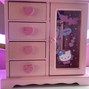 a pink hello kitty jewelry box from 2006